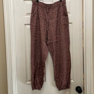 Never worn Victoria’s Secret PINK cheetah print jogger